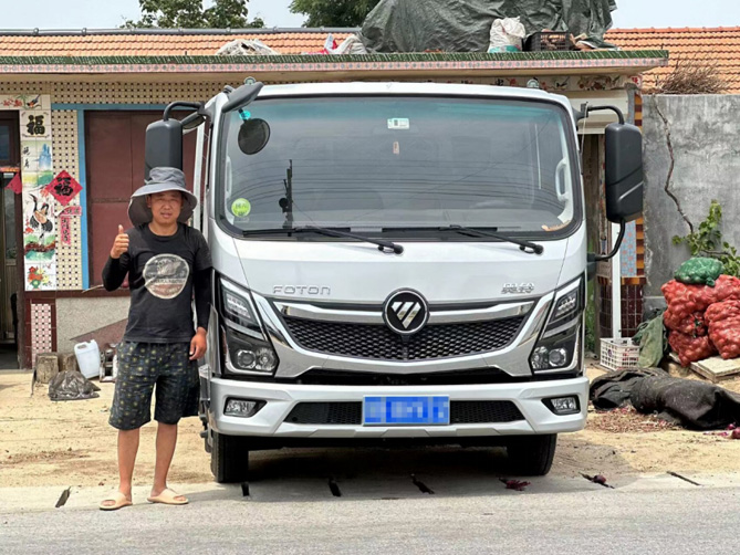 青岛卖菜人：做了十多年生意，也开了十多年奥铃车