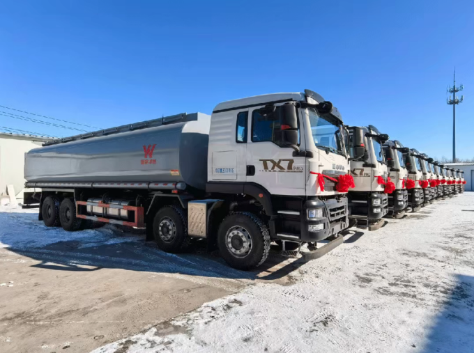 首季开门红丨中国重汽豪沃重卡批量交付，赋能全场景运输高质量发展